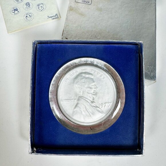 Lenox Lincoln Paperweight - Picture 2 of 3